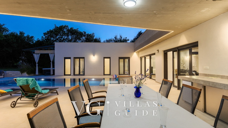 Villa Bateli Garden and property exterior
