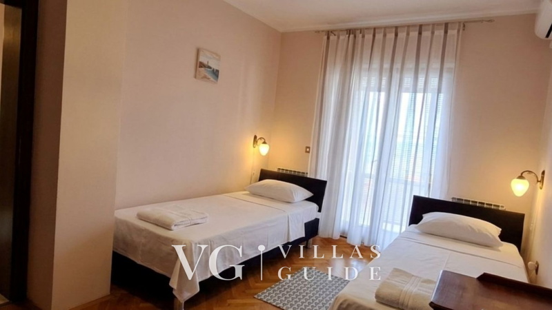 Holiday home Sparks- sea view villa with pool