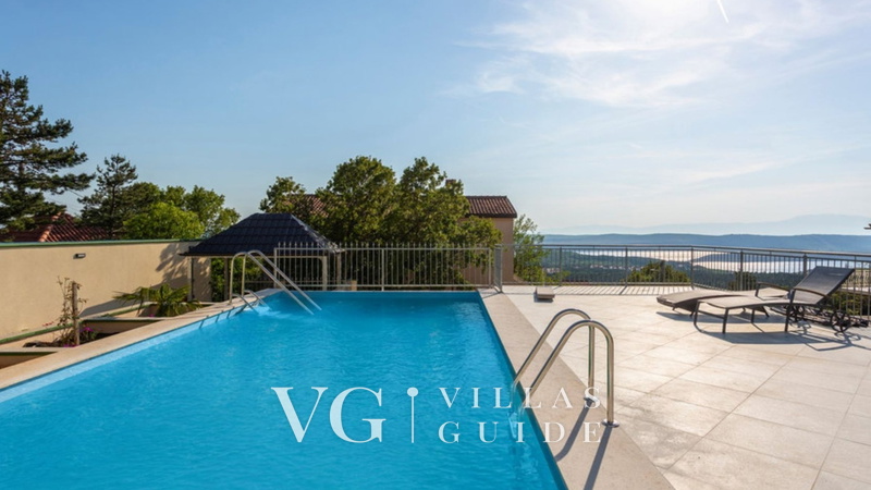 Holiday home Sparks- sea view villa with pool Piscina