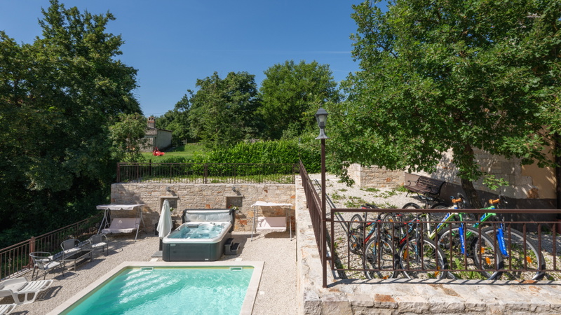 Villa Zebo – Rustic Stone House with Private Pool & Whirlpool