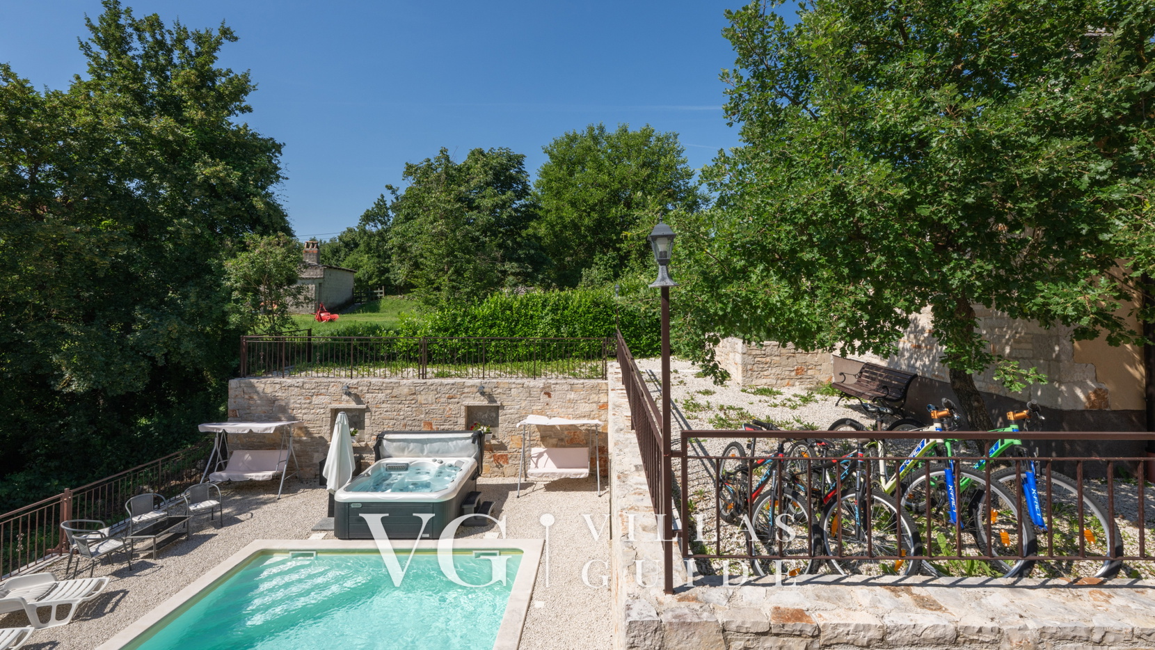 Villa Zebo – Rustic Stone House with Private Pool & Whirlpool Pool