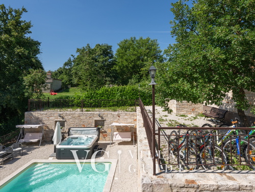Villa Zebo – Rustic Stone House with Private Pool & Whirlpool