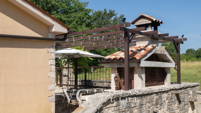 Villa Zebo – Rustic Stone House with Private Pool & Whirlpool Additional content