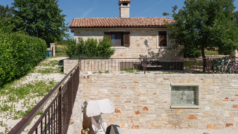 Villa Zebo – Rustic Stone House with Private Pool & Whirlpool
