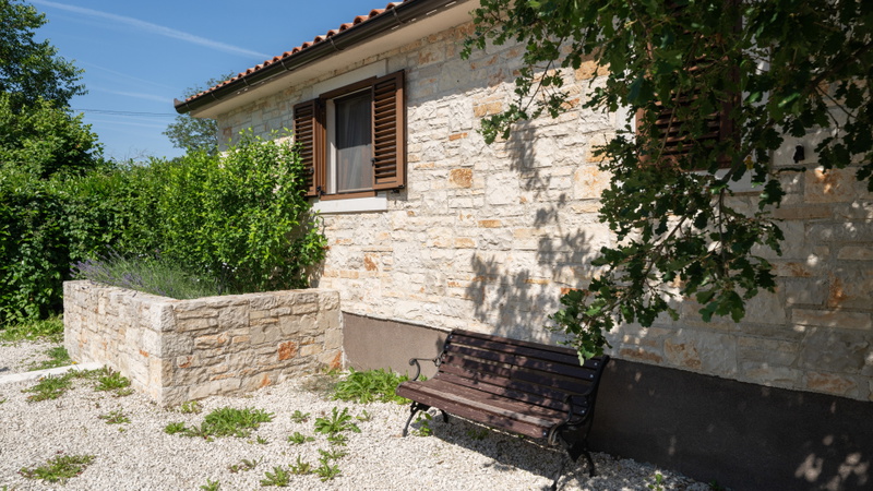 Villa Zebo – Rustic Stone House with Private Pool & Whirlpool