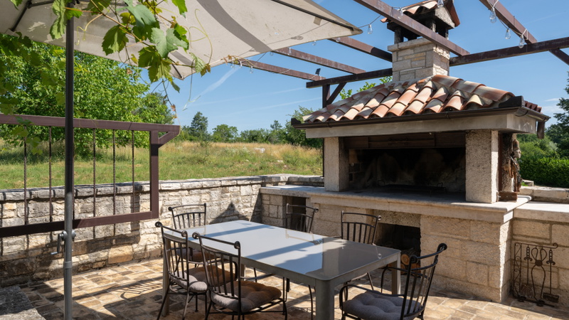 Villa Zebo – Rustic Stone House with Private Pool & Whirlpool