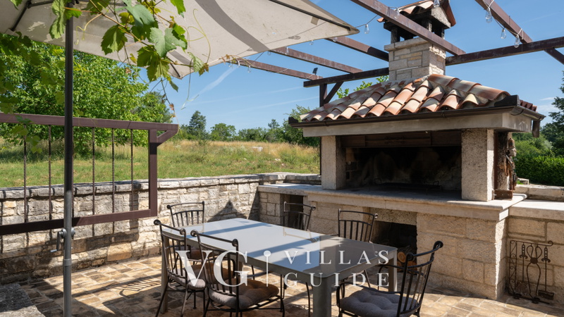 Villa Zebo – Rustic Stone House with Private Pool & Whirlpool