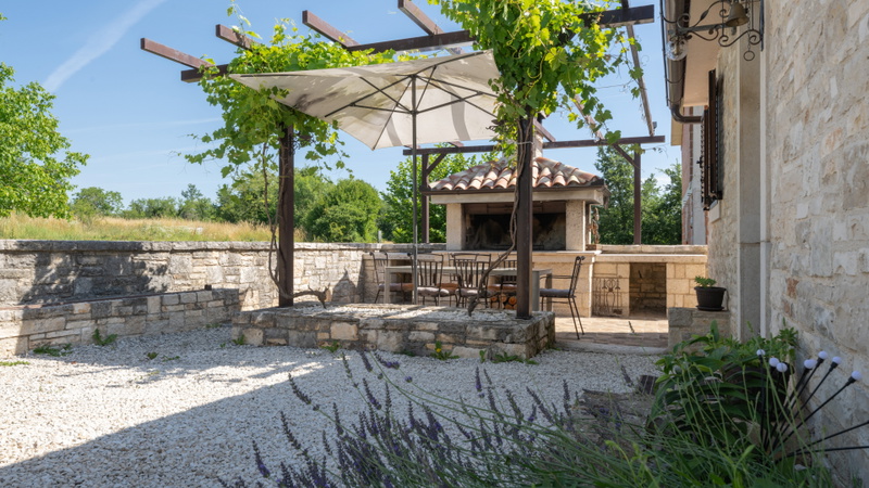 Villa Zebo – Rustic Stone House with Private Pool & Whirlpool