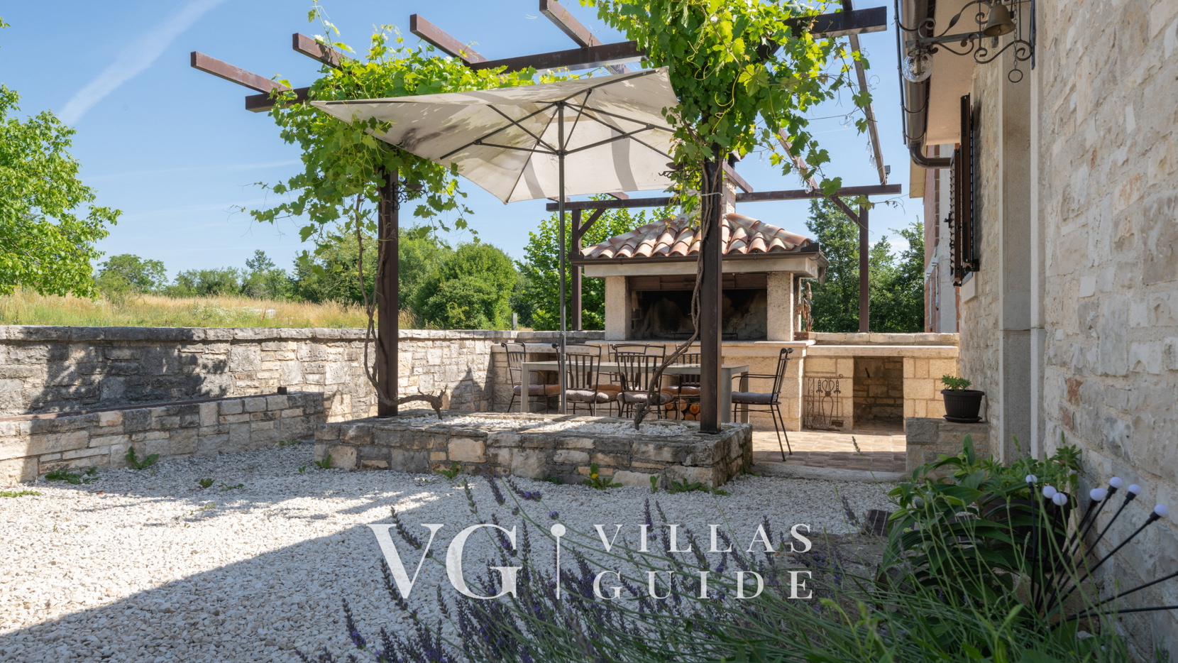Villa Zebo – Rustic Stone House with Private Pool & Whirlpool