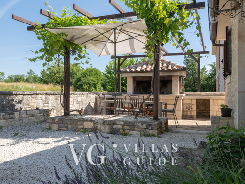 Villa Zebo – Rustic Stone House with Private Pool & Whirlpool