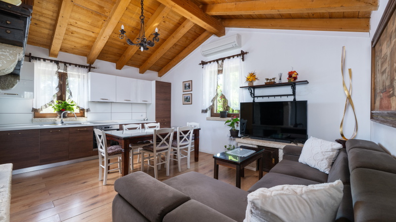 Villa Zebo – Rustic Stone House with Private Pool & Whirlpool