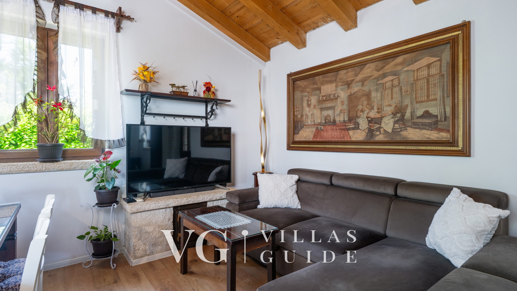 Villa Zebo – Rustic Stone House with Private Pool & Whirlpool Living room