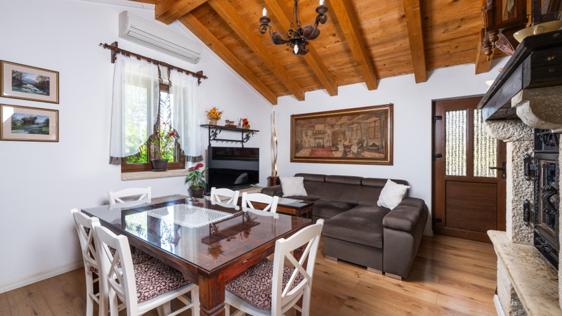 Villa Zebo – Rustic Stone House with Private Pool & Whirlpool