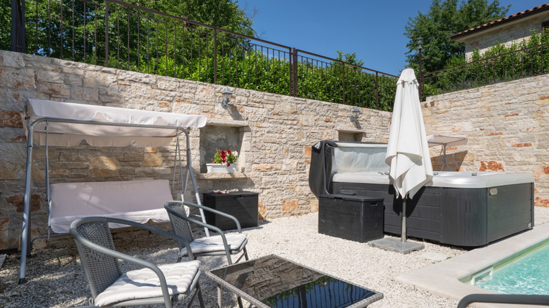 Villa Zebo – Rustic Stone House with Private Pool & Whirlpool