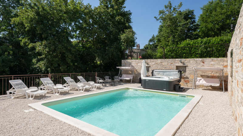 Villa Zebo – Rustic Stone House with Private Pool & Whirlpool