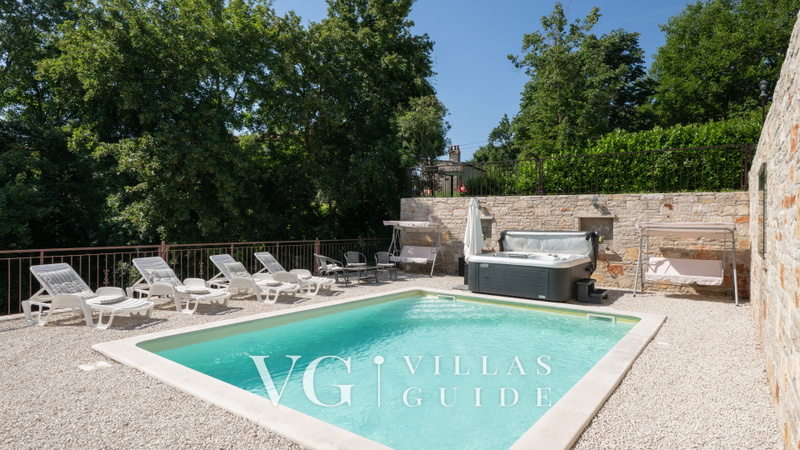 Villa Zebo – Rustic Stone House with Private Pool & Whirlpool Pool