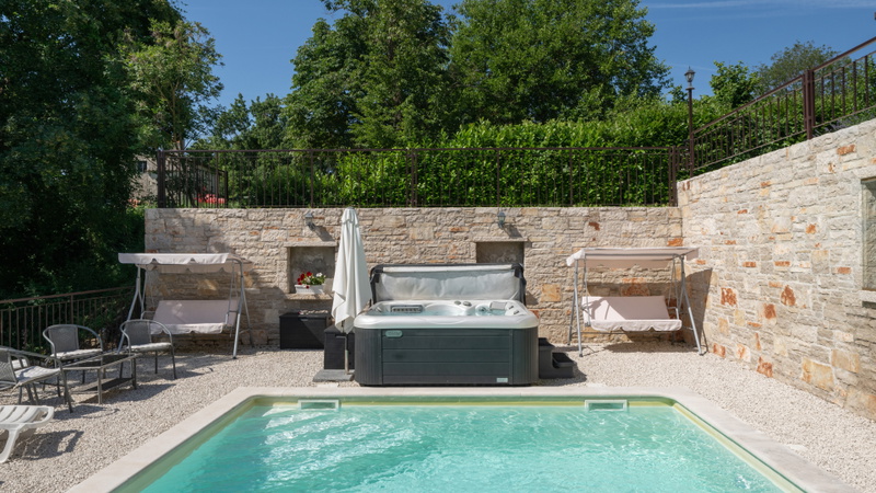 Villa Zebo – Rustic Stone House with Private Pool & Whirlpool