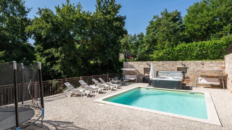 Villa Zebo – Rustic Stone House with Private Pool & Whirlpool