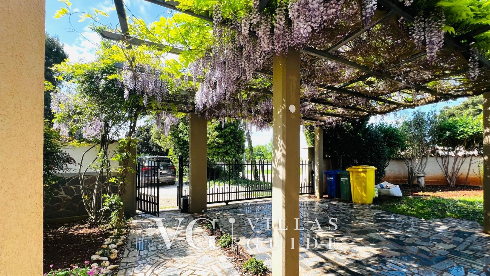 House Dino Garten und Außenbereich