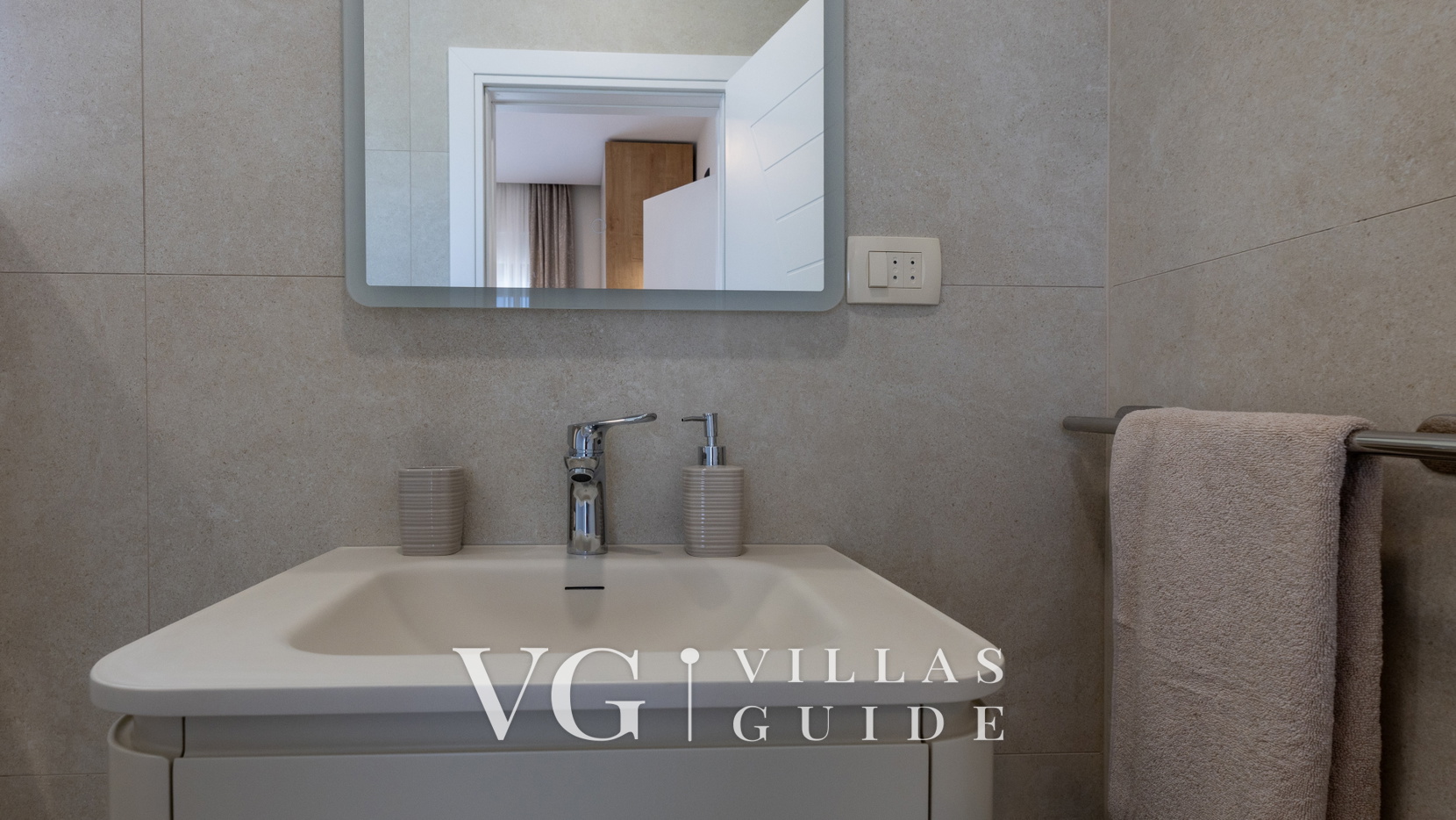 Villa Sunset Blace Bathroom