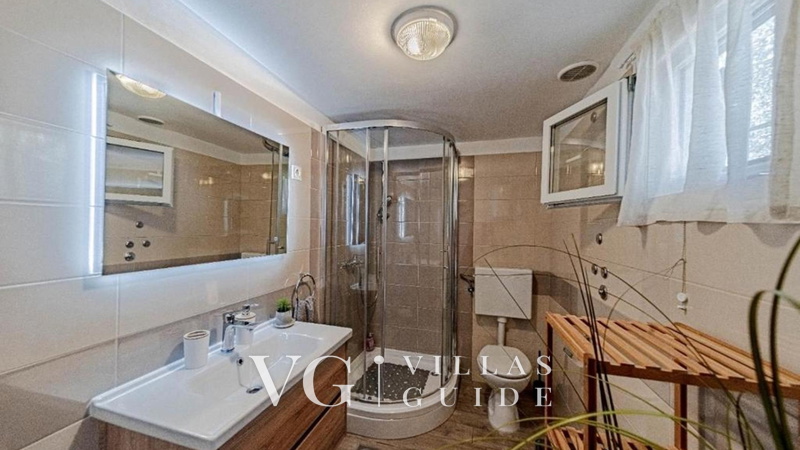 Villa Silencia with Whirlpool Kupaonica
