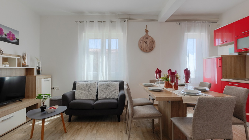 Apartman Josip - Pool, Garden & Kids Fun