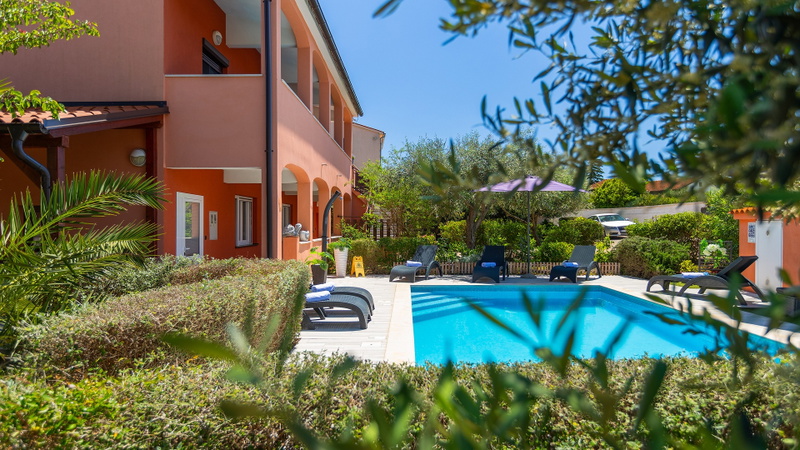 Apartman Josip - Pool, Garden & Kids Fun