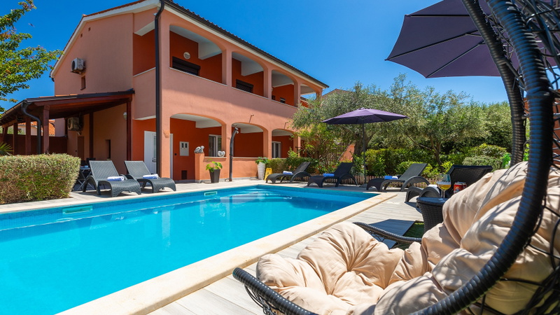 Apartman Josip - Pool, Garden & Kids Fun