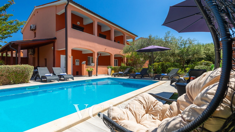 Apartman Josip - Pool, Garden & Kids Fun