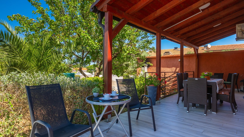 Apartman Josip - Pool, Garden & Kids Fun