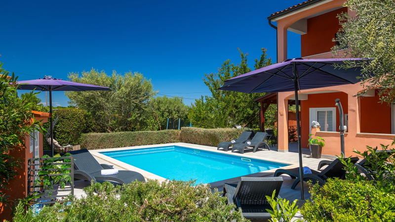 Apartman Josip - Pool, Garden & Kids Fun