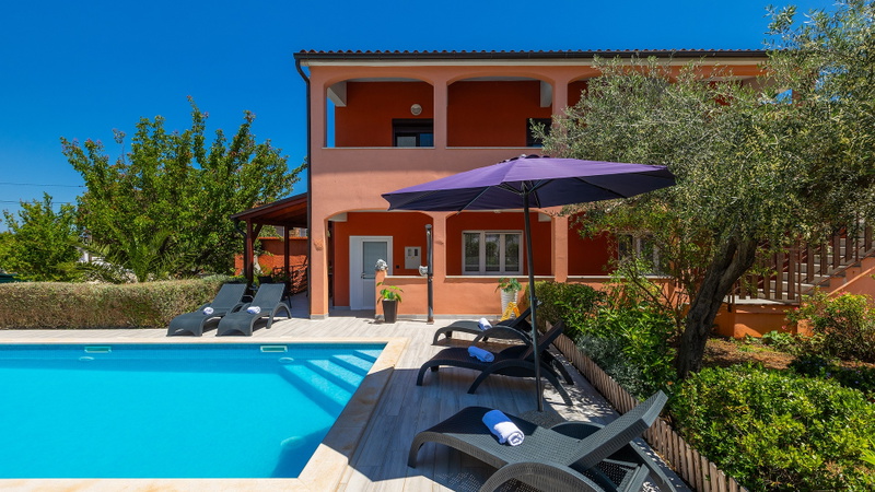Apartman Josip - Pool, Garden & Kids Fun