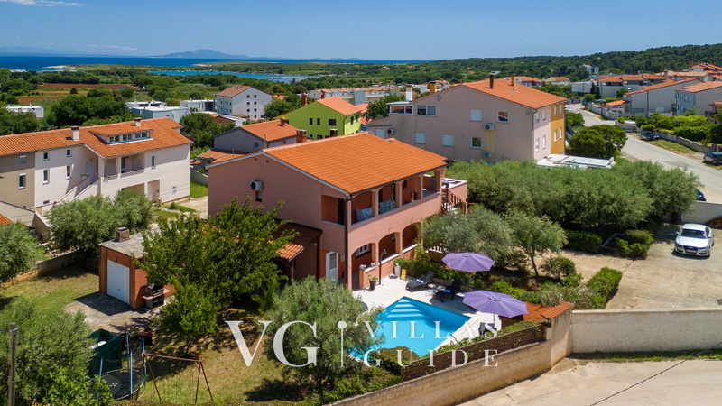 Apartman Josip - Pool, Garden & Kids Fun