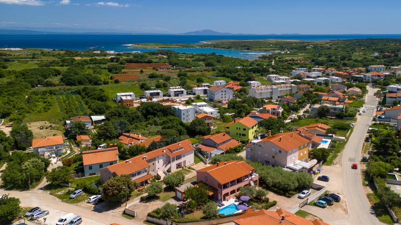 Apartman Josip - Pool, Garden & Kids Fun