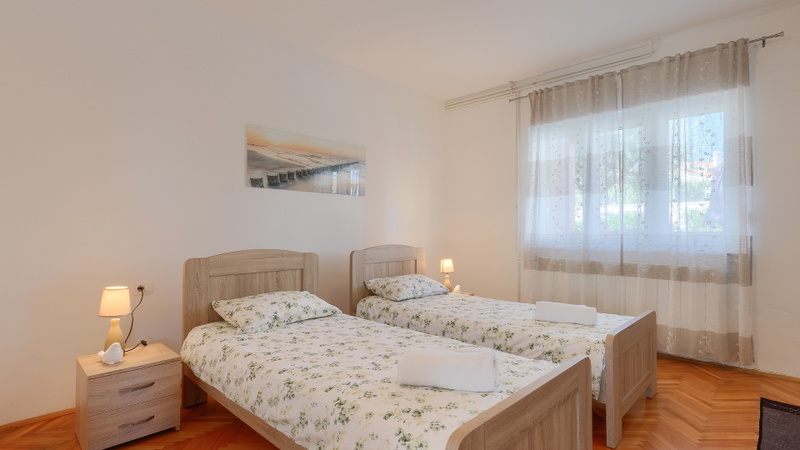Apartman Josip - Pool, Garden & Kids Fun