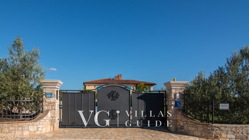 Villa Evelyn Garden and property exterior