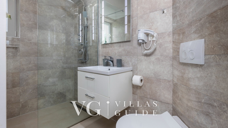 Holiday home Luna pool Opatija Kastav Badezimmer