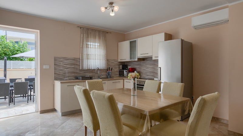 Villa Škarec 1 -Private Pool & Beach Within Walking Distance (10 min)