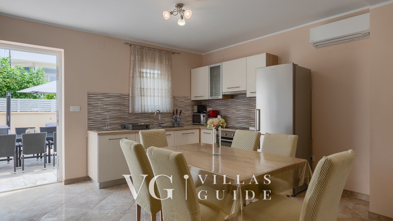 Villa Škarec 1 -Private Pool & Beach Within Walking Distance (10 min) Küche