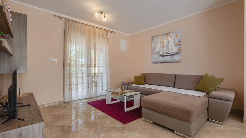 Villa Škarec 1 -Private Pool & Beach Within Walking Distance (10 min)