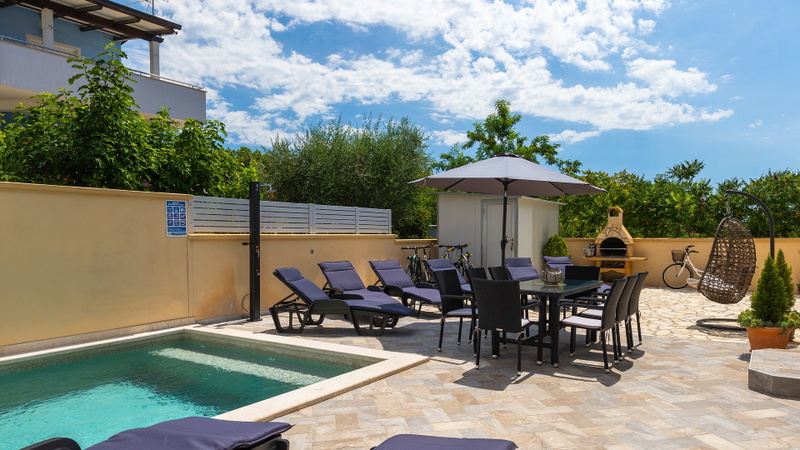 Villa Škarec 1 -Private Pool & Beach Within Walking Distance (10 min)