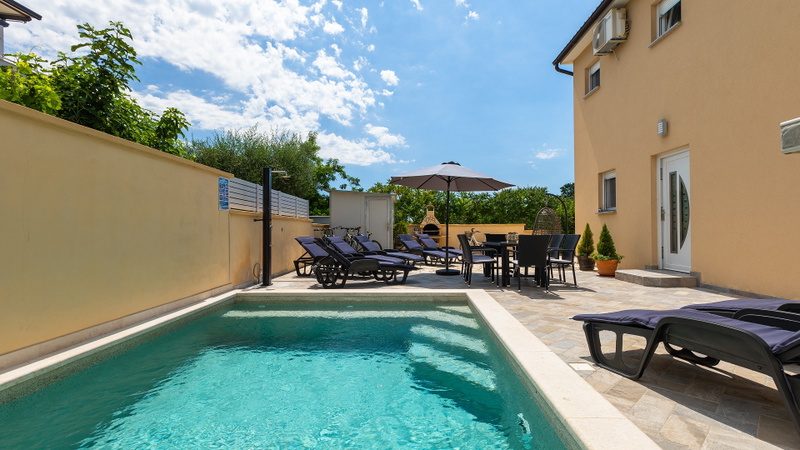 Villa Škarec 1 -Private Pool & Beach Within Walking Distance (10 min)