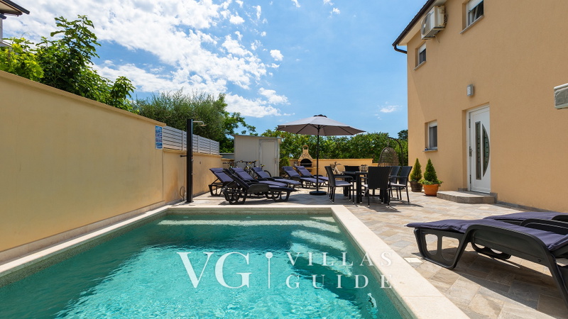 Villa Škarec 1 -Private Pool & Beach Within Walking Distance (10 min) Pool