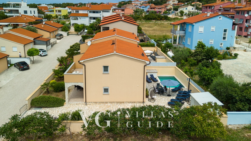 Villa Škarec 1 -Private Pool & Beach Within Walking Distance (10 min)