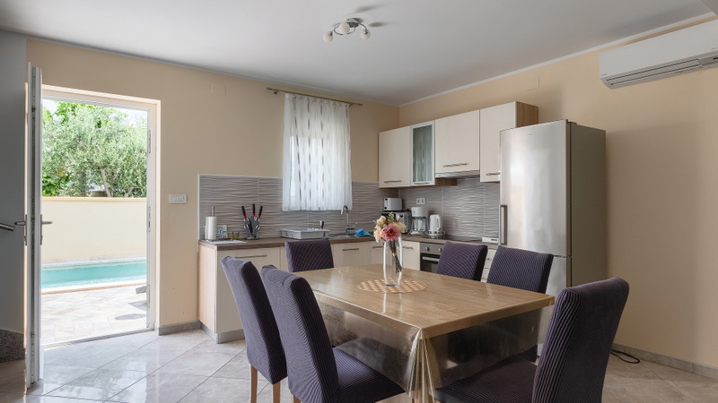 Villa Škarec 2 -Private Pool & Beach Within Walking Distance (10 min)