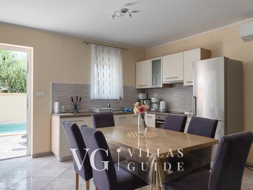 Villa Škarec 2 -Private Pool & Beach Within Walking Distance (10 min)