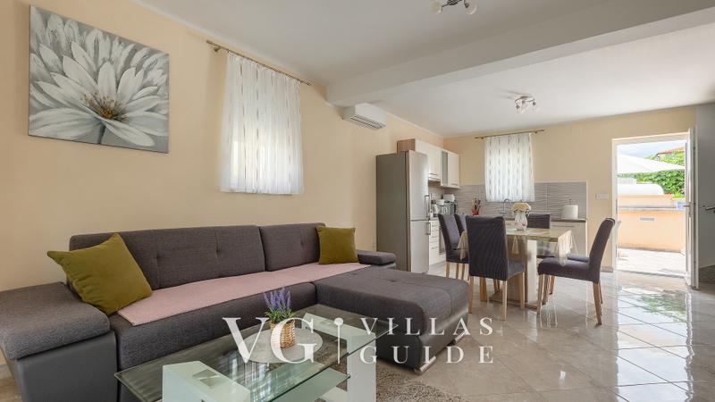 Villa Škarec 2 -Private Pool & Beach Within Walking Distance (10 min) Wohnzimmer