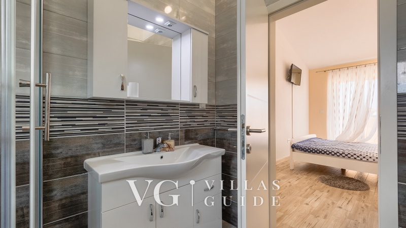 Villa Škarec 2 -Private Pool & Beach Within Walking Distance (10 min) Badezimmer