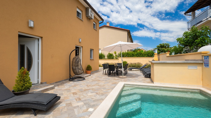 Villa Škarec 2 -Private Pool & Beach Within Walking Distance (10 min)