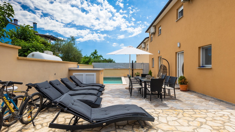 Villa Škarec 2 -Private Pool & Beach Within Walking Distance (10 min)